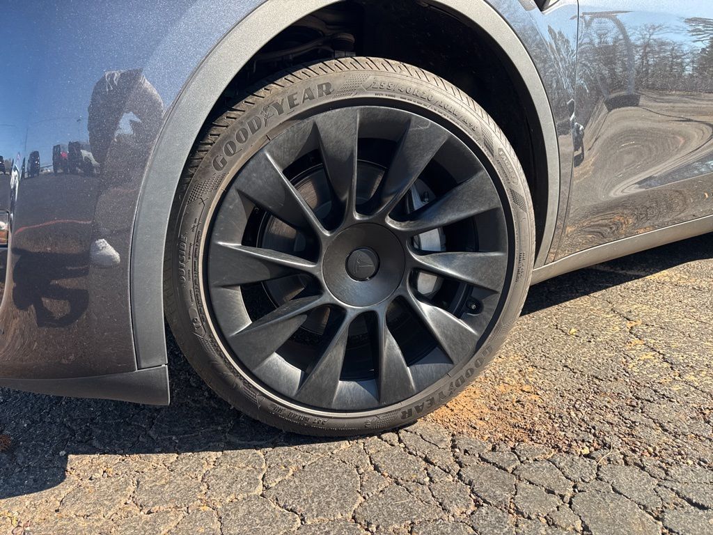 Used 2024 Tesla Model Y Long Range with VIN 7SAYGDEE3RA224579 for sale in Longview, TX