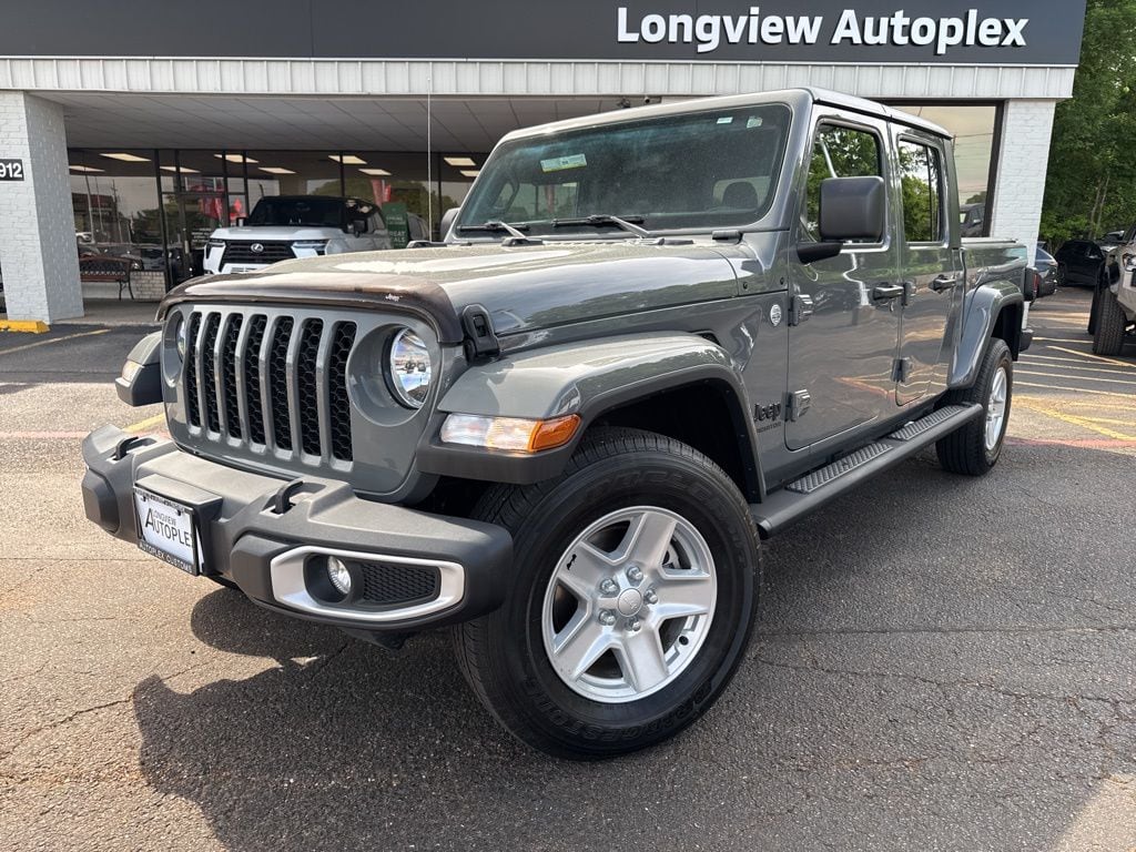 2021 Jeep Gladiator Sport S's photo