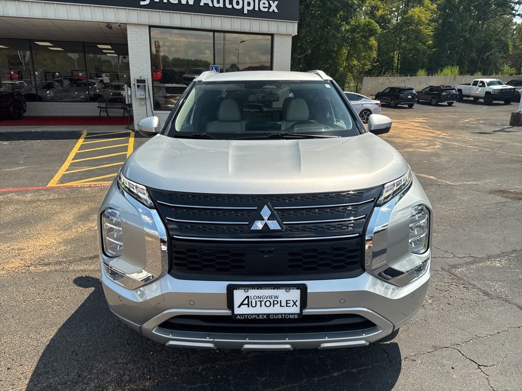 2024 Mitsubishi Outlander SEL photo 2