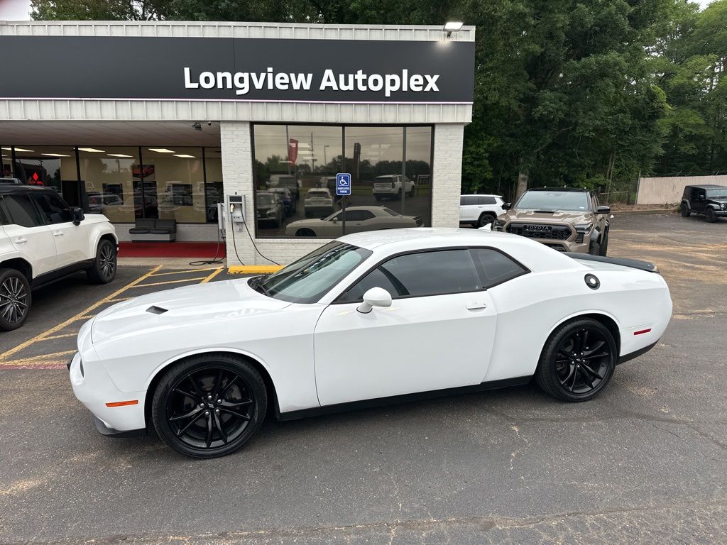 2018 Dodge Challenger SXT Plus's photo