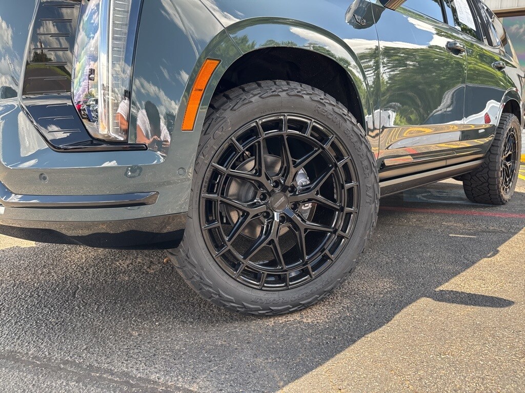 2025 Cadillac Escalade Premium Luxury photo 2