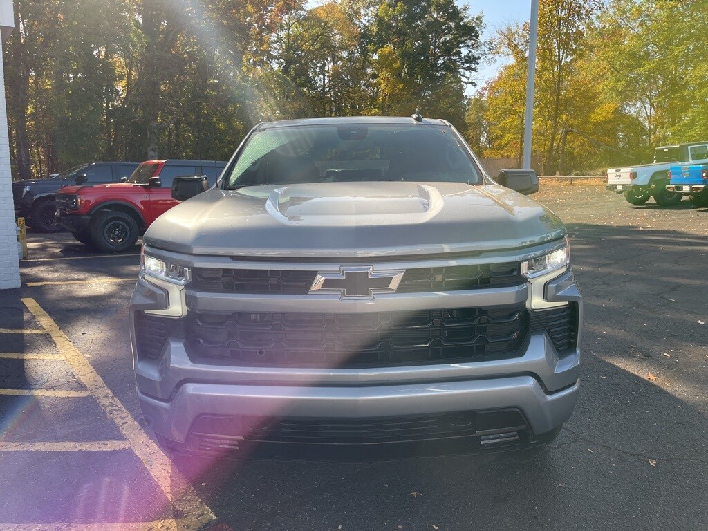 2023 Chevrolet Silverado 1500 RST photo 3