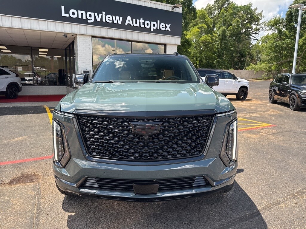 2025 Cadillac Escalade Premium Luxury photo 3