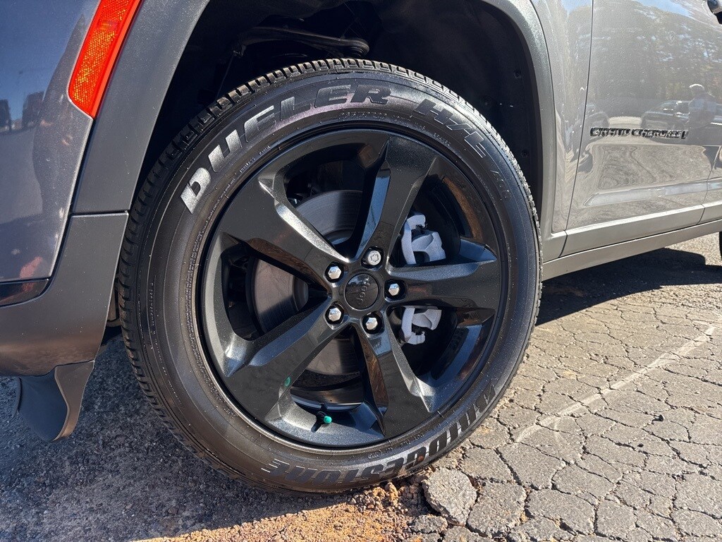 2023 Jeep Grand Cherokee Altitude photo 2