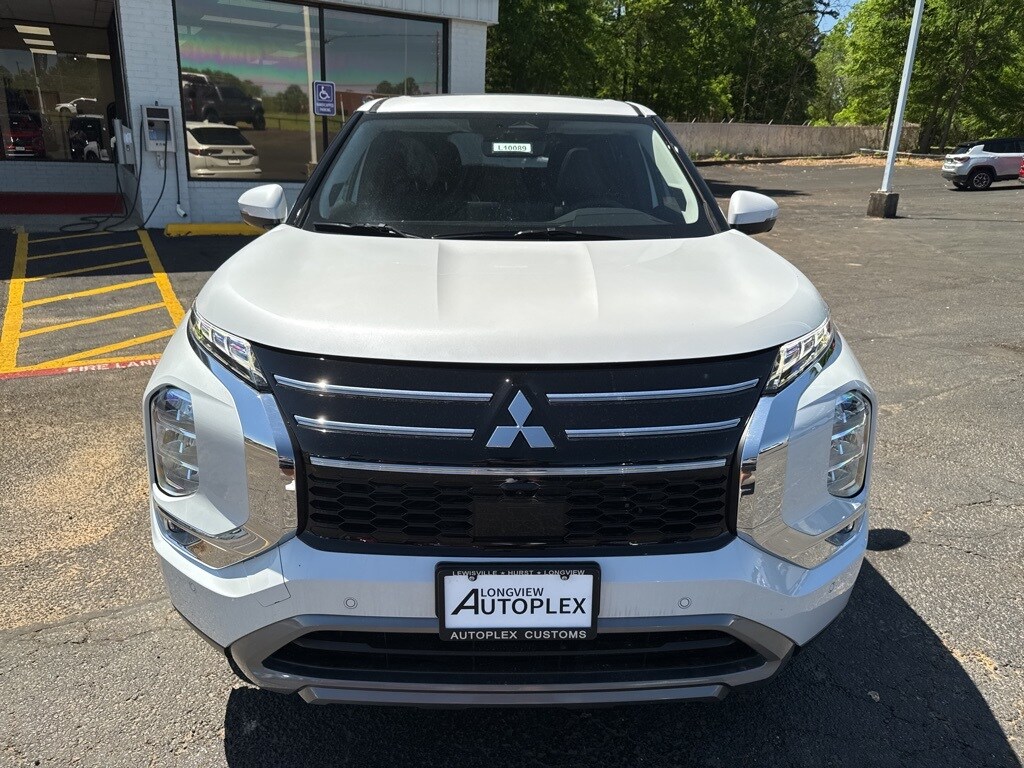 2025 Mitsubishi Outlander SE photo 3