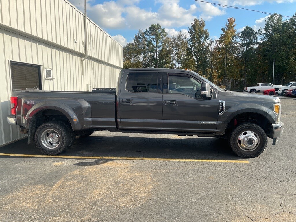 2017 Ford F-350 Lariat photo 4
