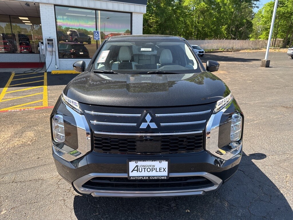 2025 Mitsubishi Outlander SE photo 3