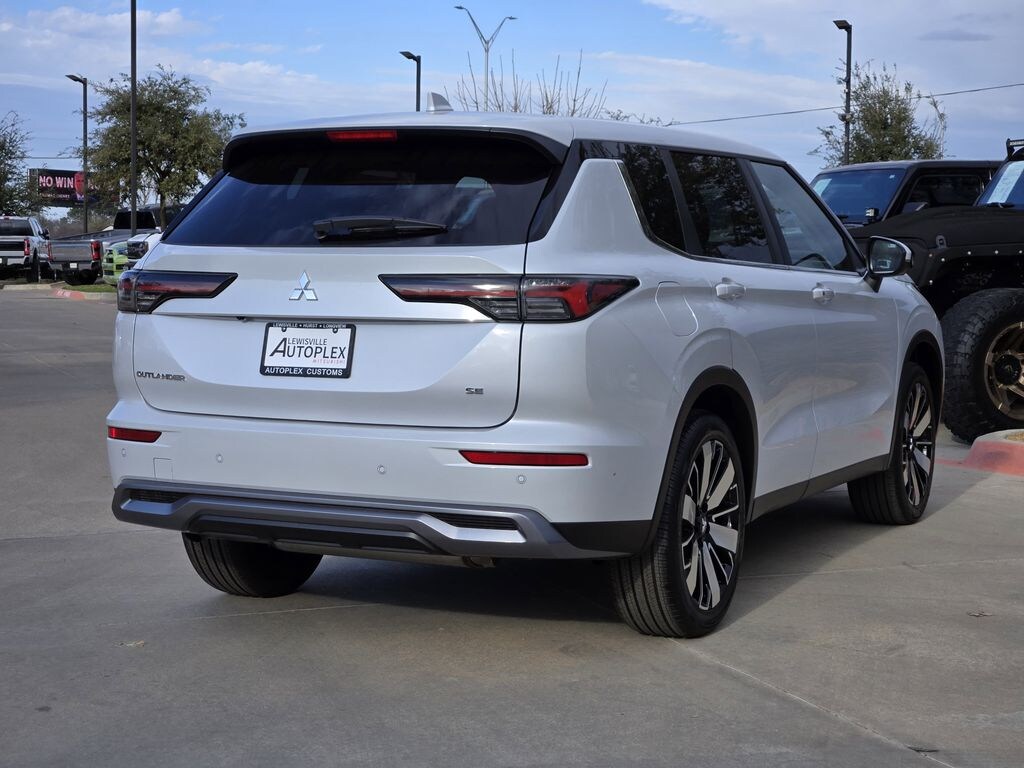 New 2026 Mitsubishi Outlander SE SUV