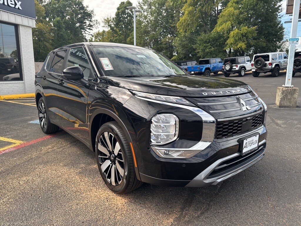 2025 Mitsubishi Outlander SE photo 3