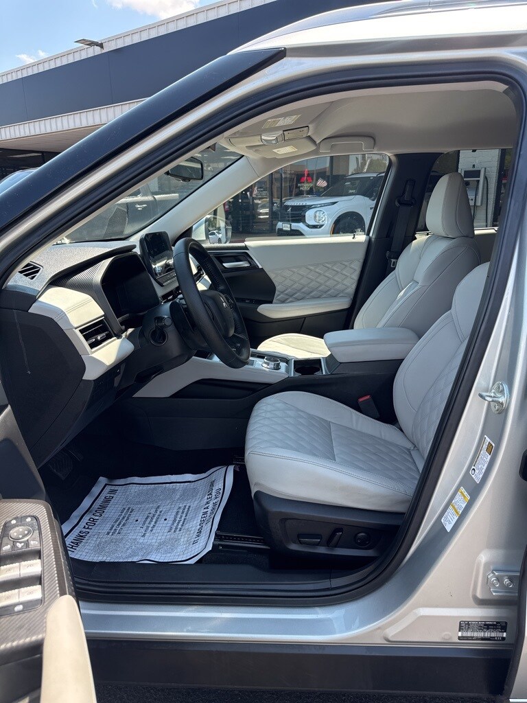 2024 Mitsubishi Outlander SEL photo 4