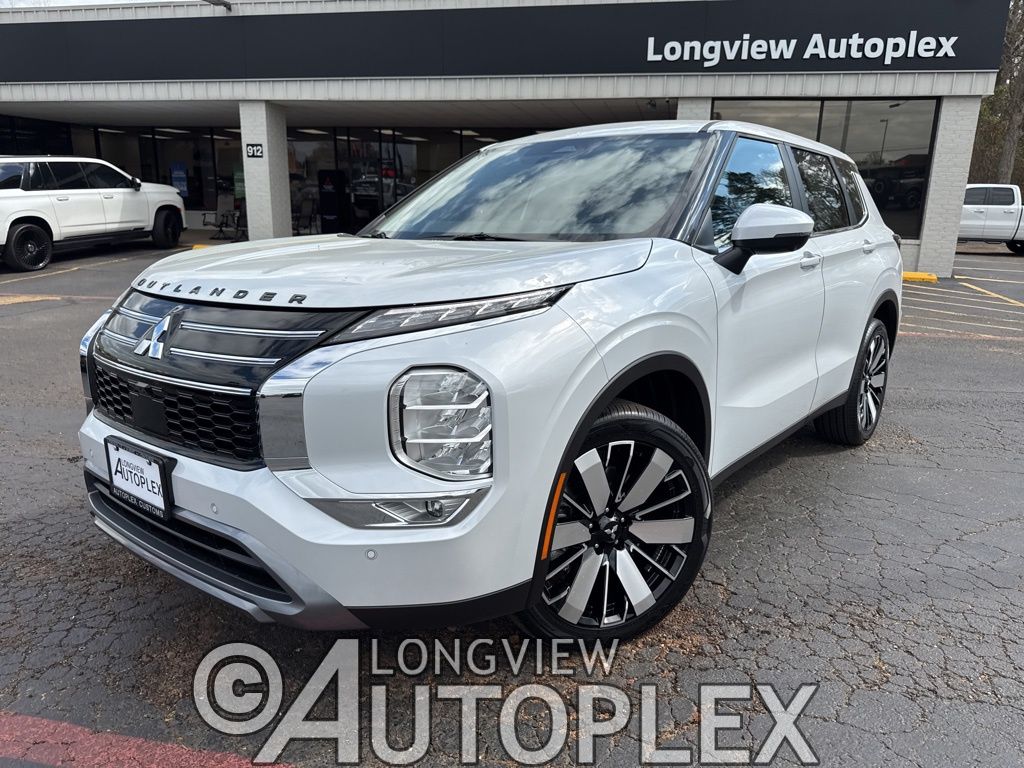 2026 Mitsubishi Outlander SE FWD's photo