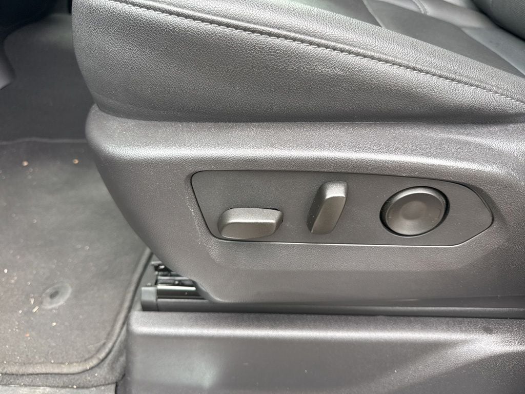 2024 GMC Sierra 1500 SLT - Photo 17