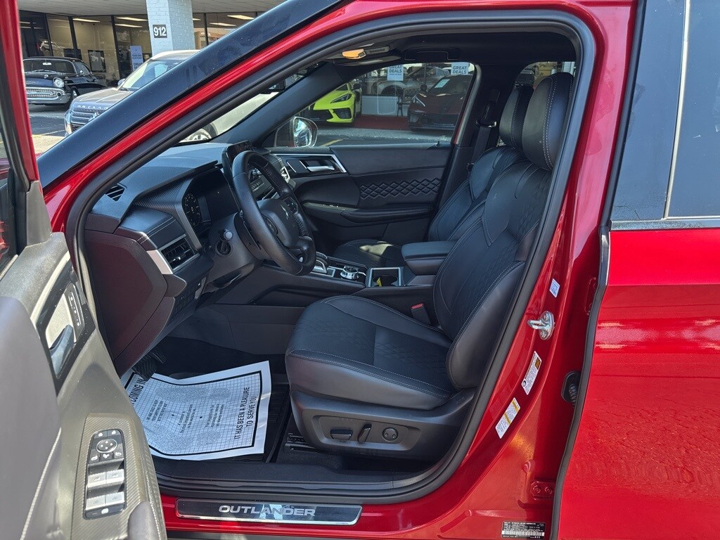 2024 Mitsubishi Outlander SEL Black Edition photo 3