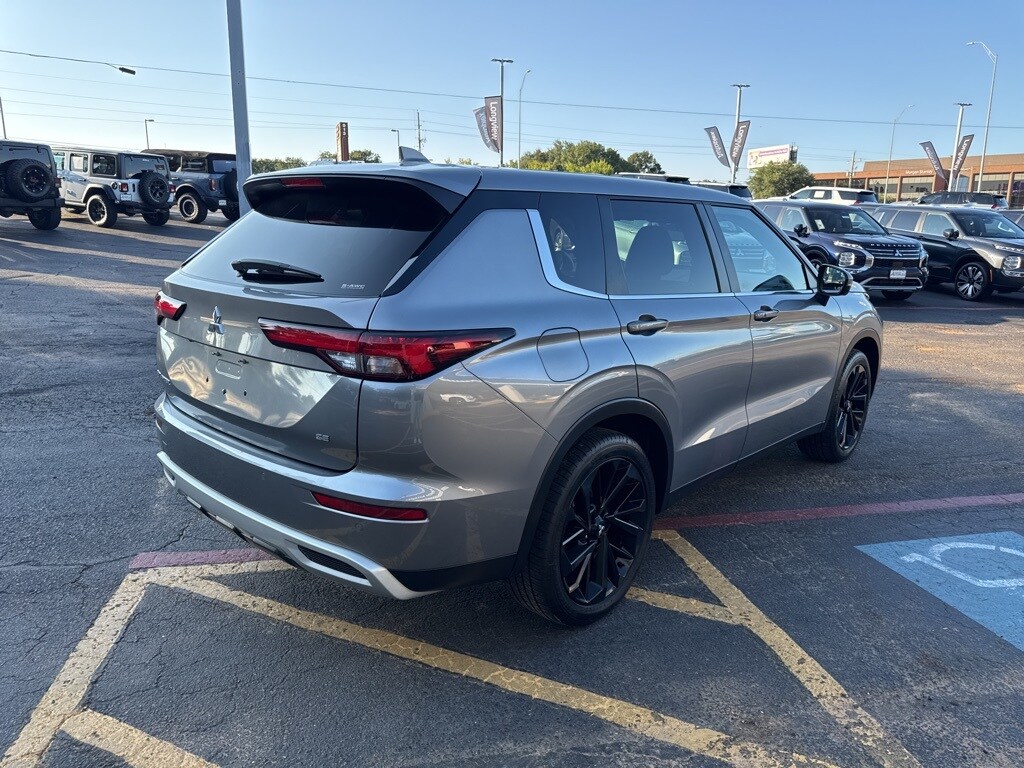 2022 Mitsubishi Outlander SE photo 4