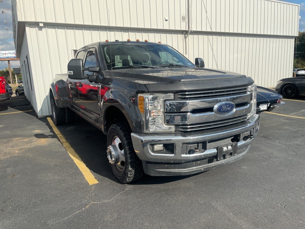 2017 Ford F-350 Lariat photo 3
