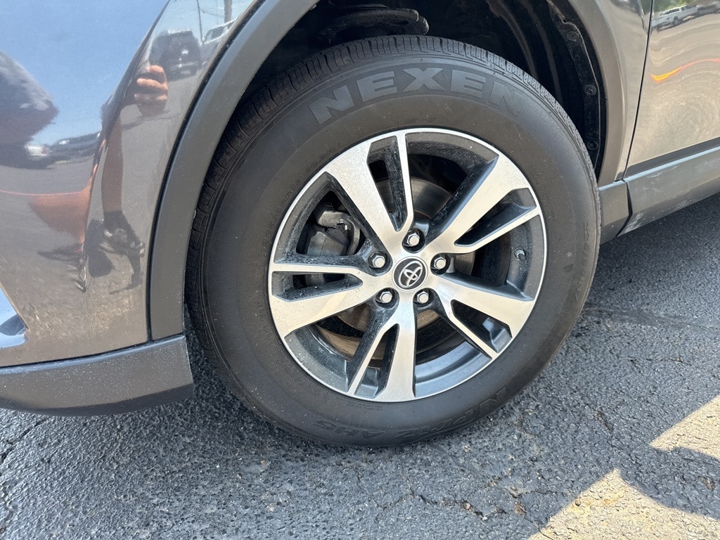 Used 2018 Toyota RAV4 XLE with VIN JTMWFREV8JJ210536 for sale in Longview, TX