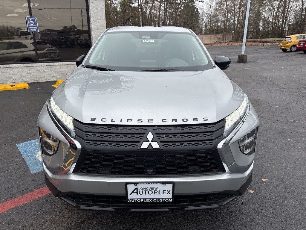 2025 Mitsubishi Eclipse Cross LE photo 3