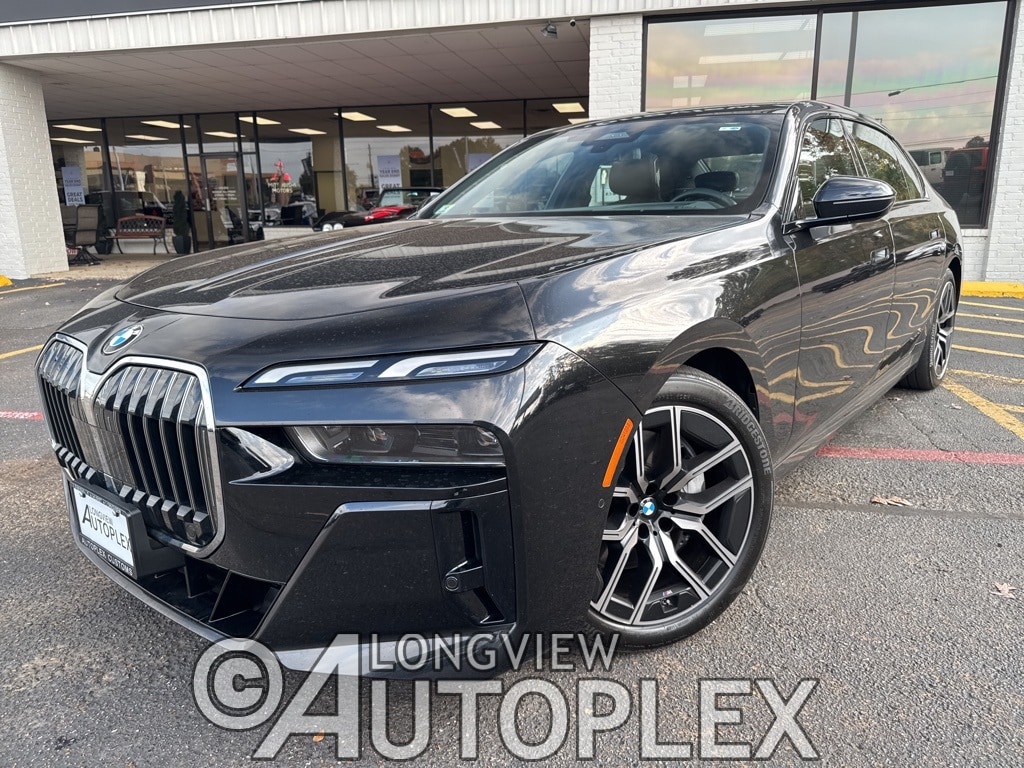 2025 BMW 7 Series 740i's photo