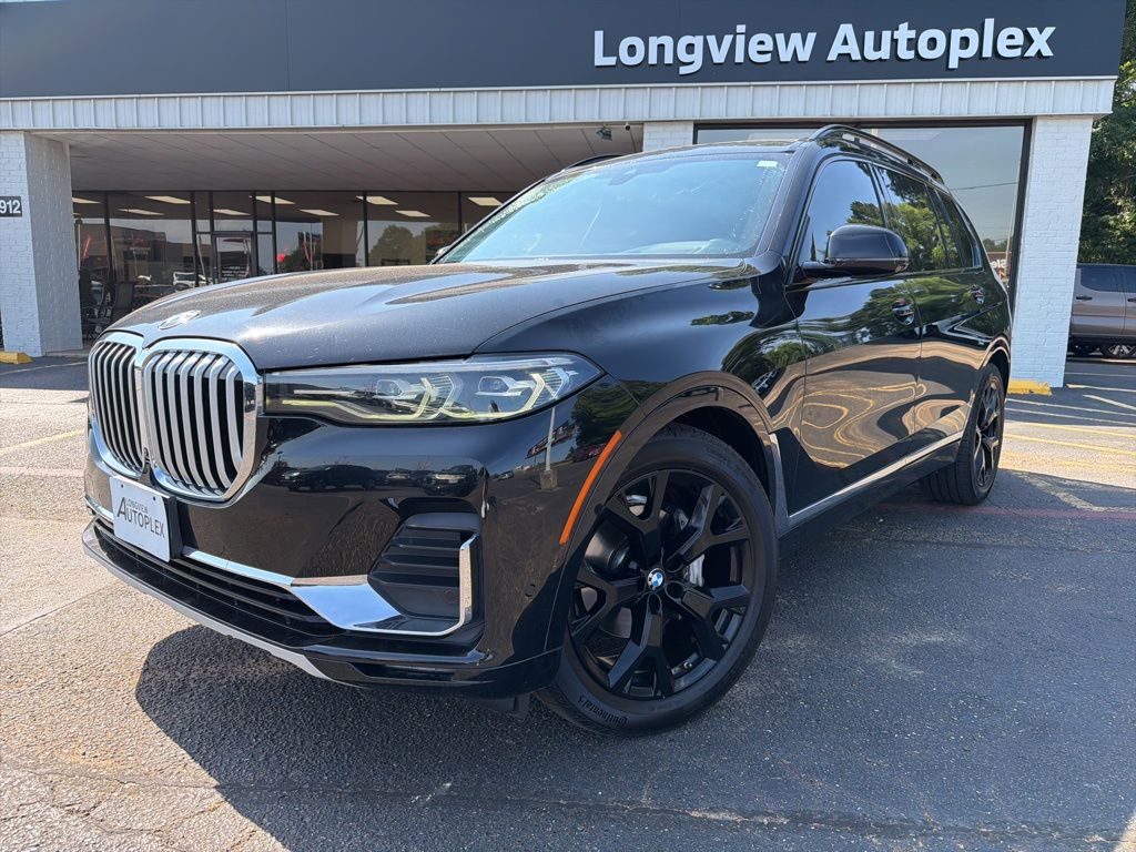 2022 BMW X7 xDrive40i's photo