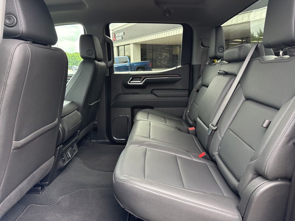 2024 GMC Sierra 1500 SLT - Photo 31