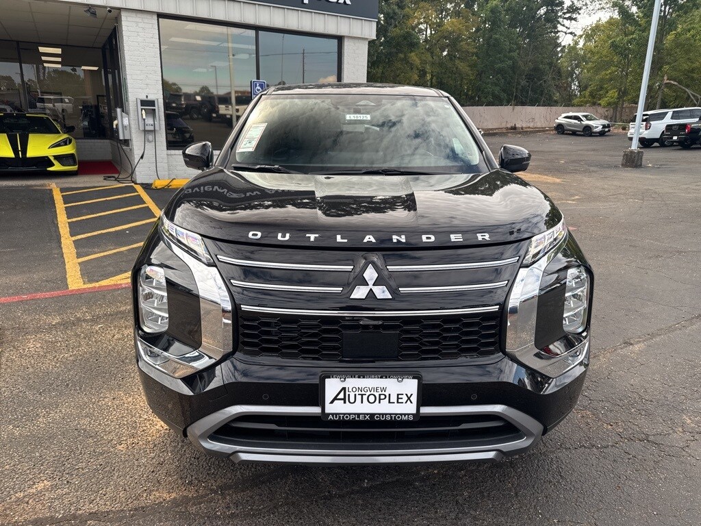 2025 Mitsubishi Outlander SE photo 2