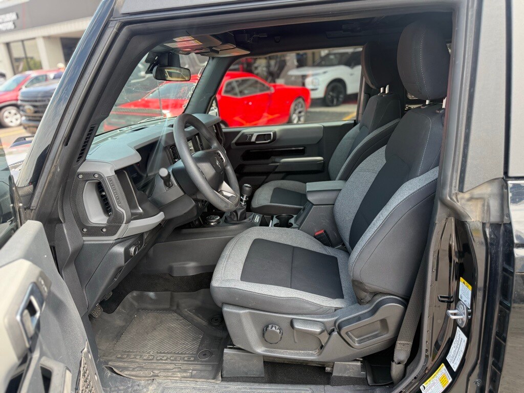 2022 Ford Bronco Base photo 2