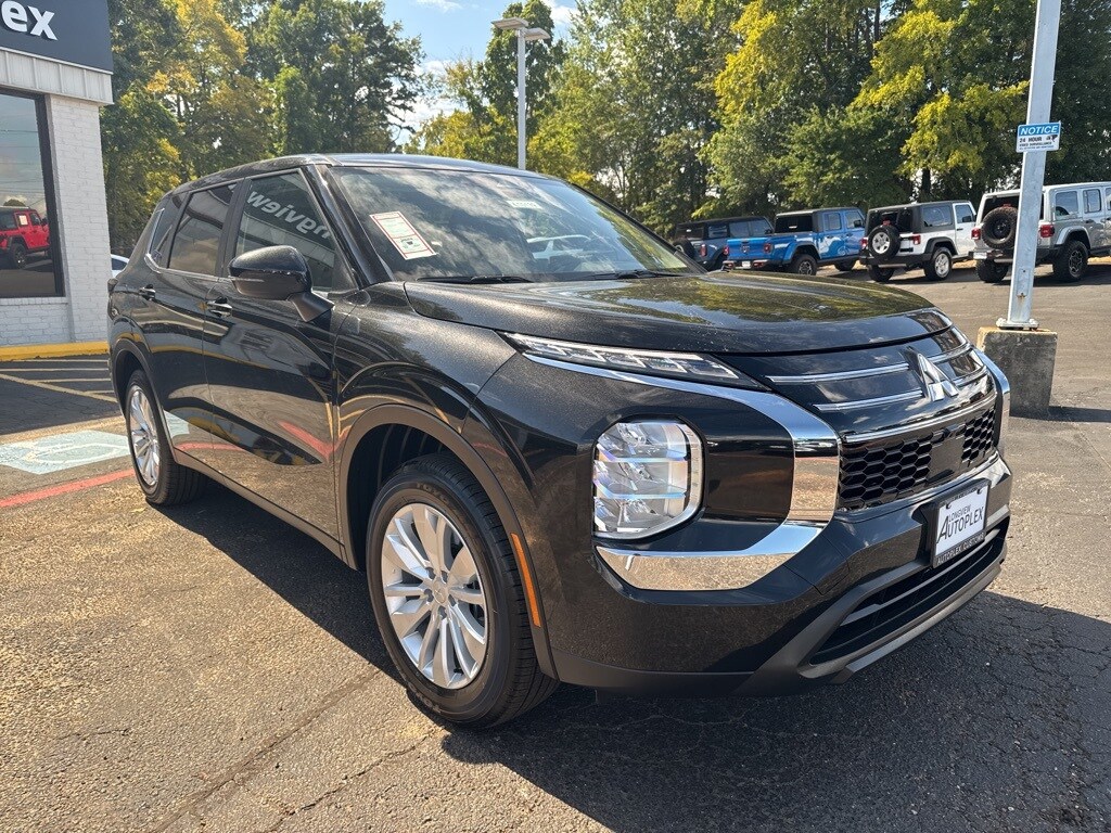 2025 Mitsubishi Outlander ES 2.5 photo 3