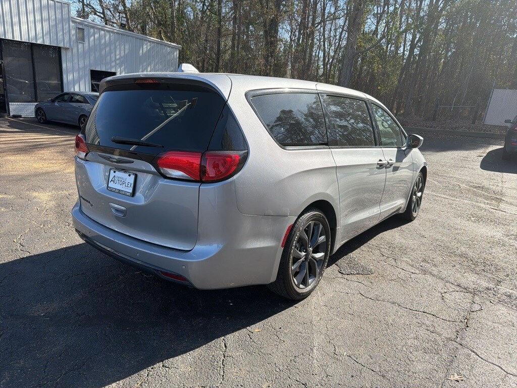 Used 2018 Chrysler Pacifica Touring Plus Minivan/Van