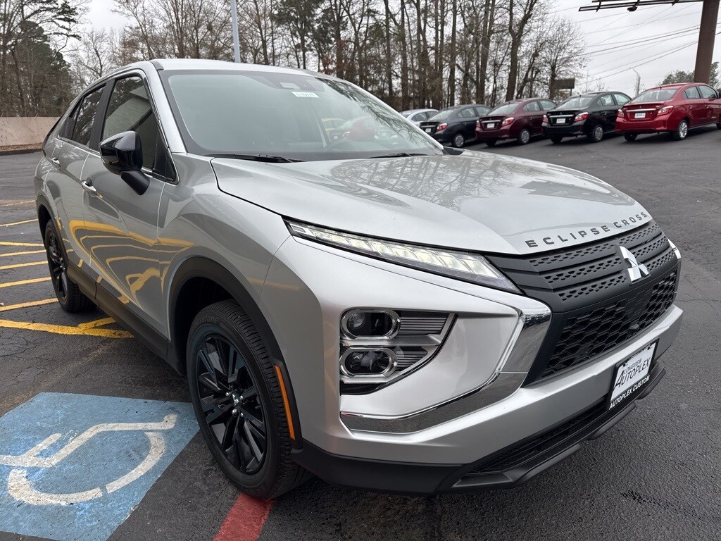2025 Mitsubishi Eclipse Cross LE photo 4