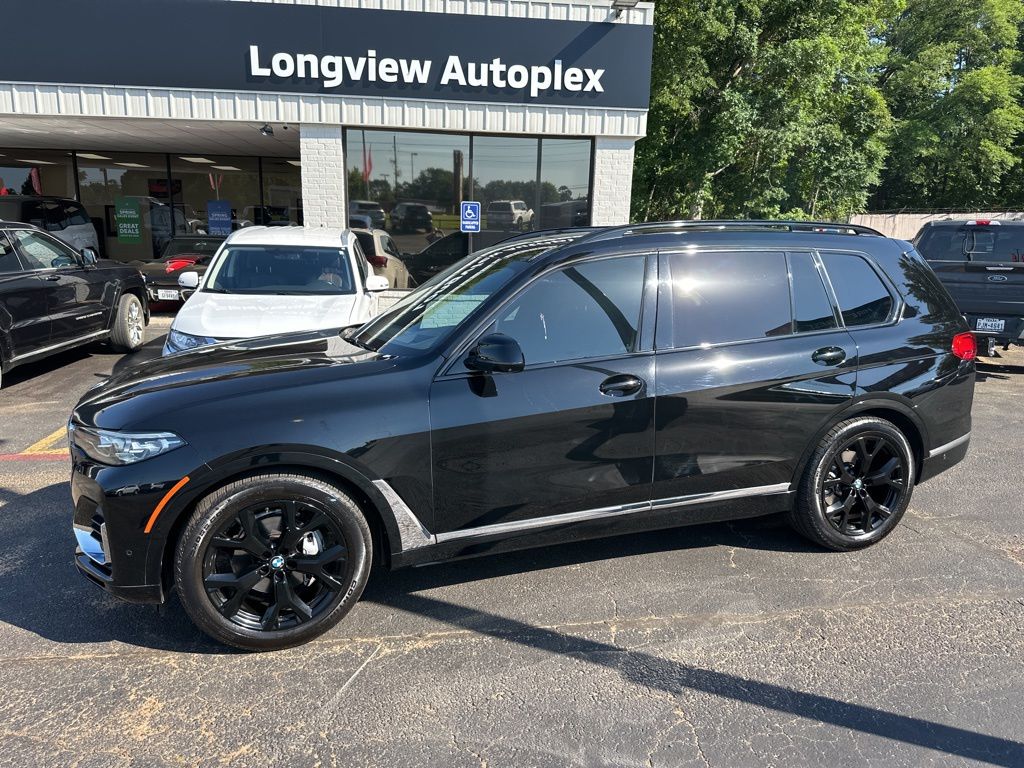 2022 BMW X7 xDrive40i's photo