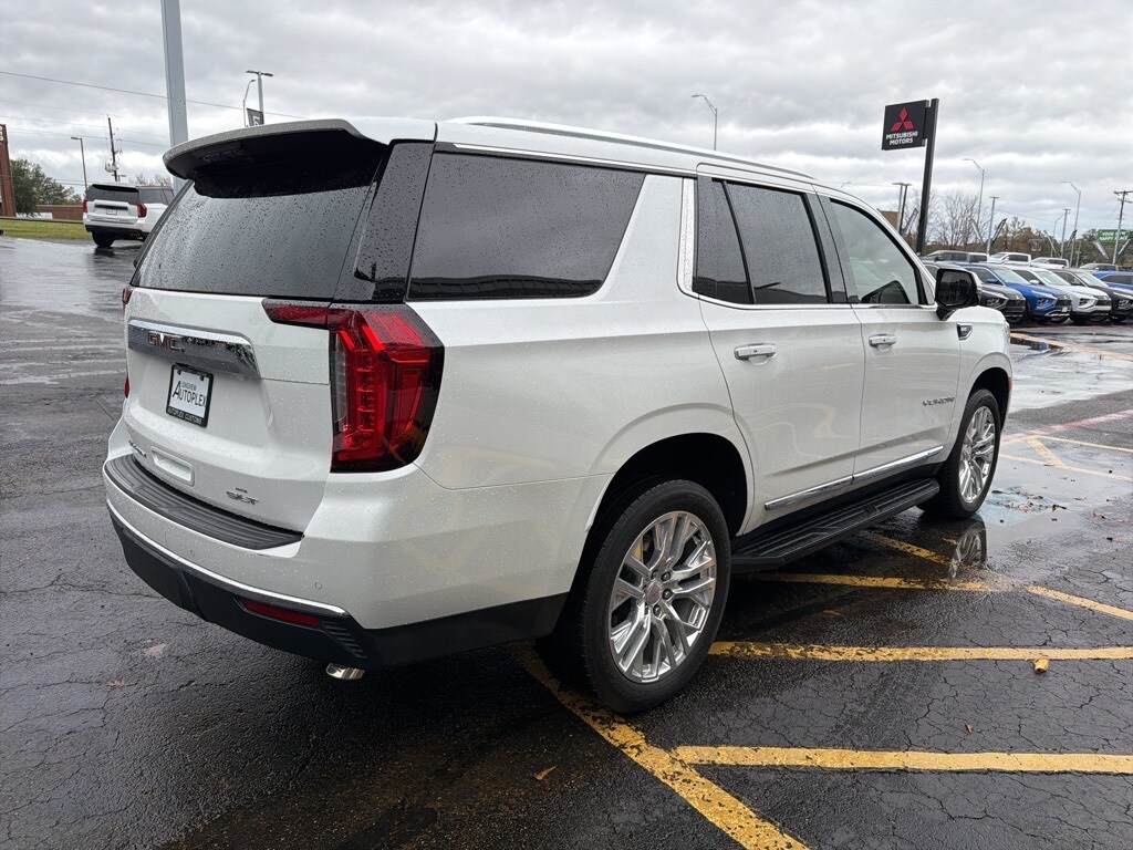 2021 Gmc Yukon SLT photo 3