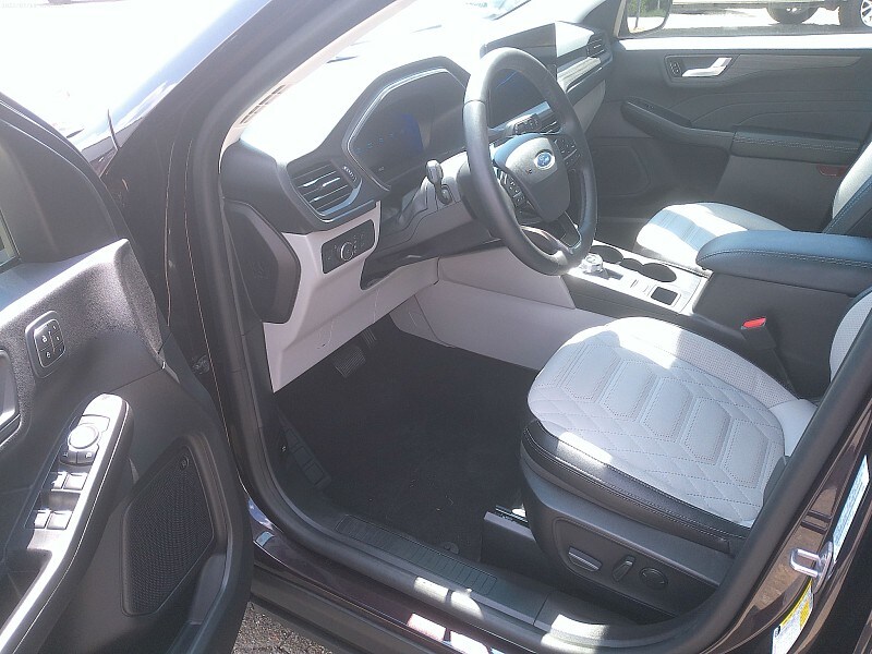 2023 Ford Escape Platinum photo 4