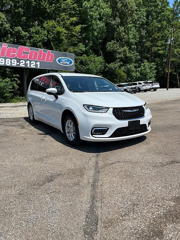 2023 Chrysler Pacifica Touring L's photo