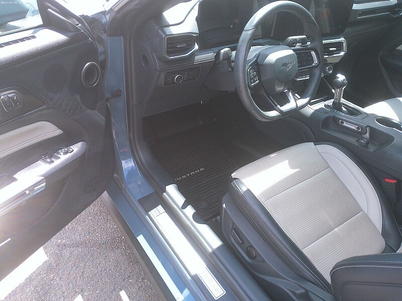 2024 Ford Mustang EcoBoost Premium photo 3