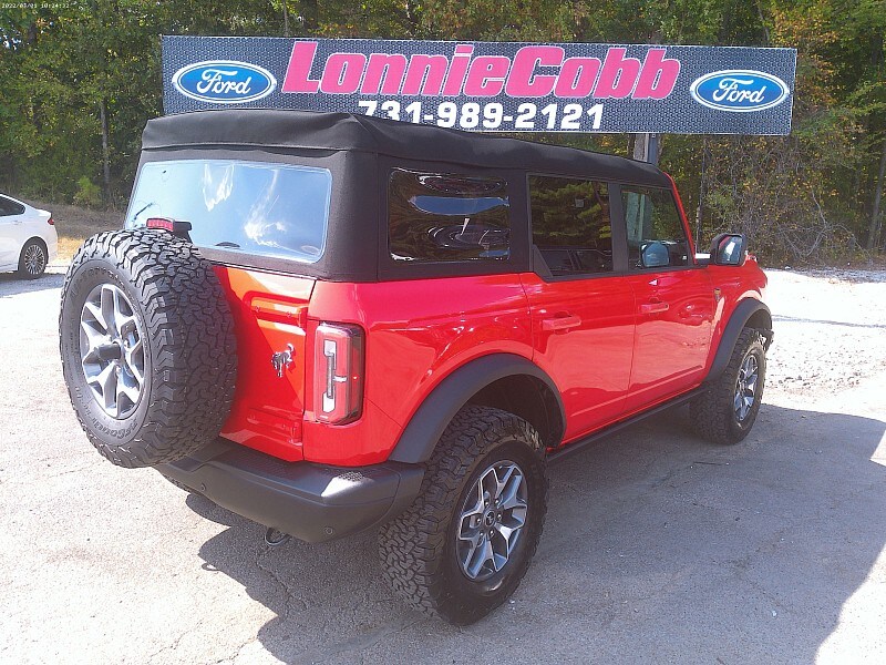 2024 Ford Bronco Badlands photo 2