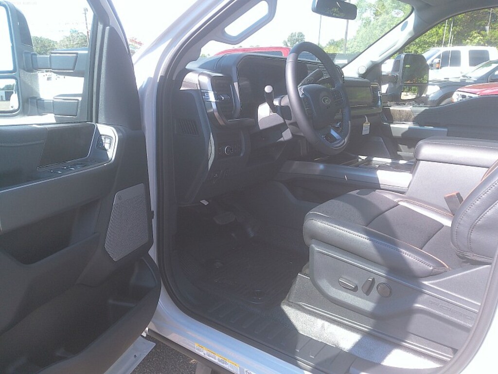 New 2026 Ford Super Duty F-450 4WD LARIAT Truck Crew Cab