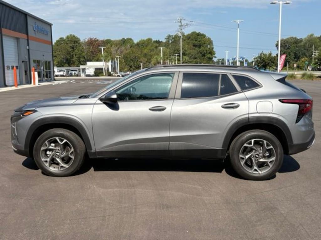 Used 2025 Chevrolet Trax LT SUV