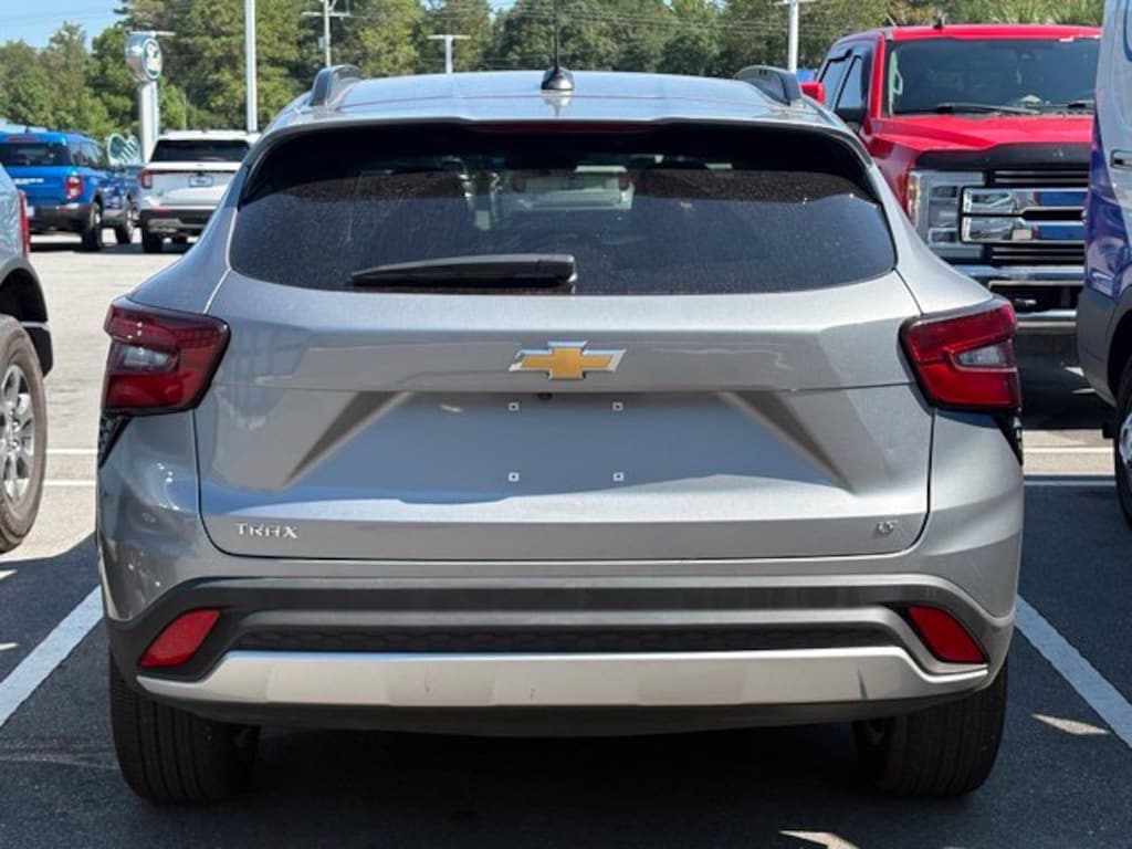 Used 2025 Chevrolet Trax LT SUV