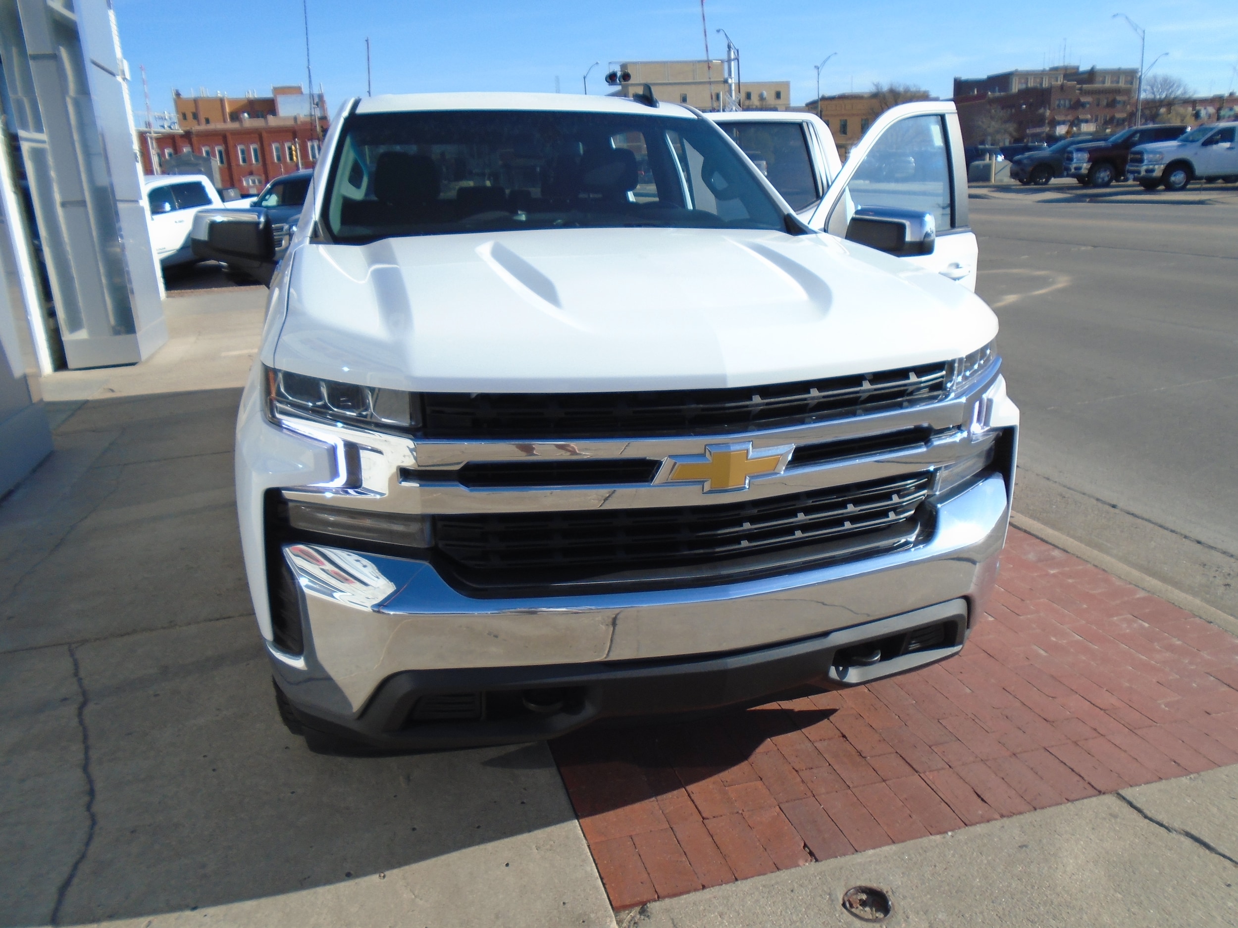 Used 2021 Chevrolet Silverado 1500 LT with VIN 3GCUYDED8MG455970 for sale in Dodge City, KS