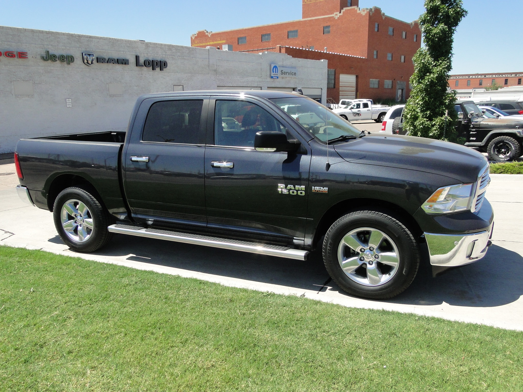 Used 2017 RAM Ram 1500 Pickup Big Horn with VIN 3C6RR7LT5HG505557 for sale in Dodge City, KS