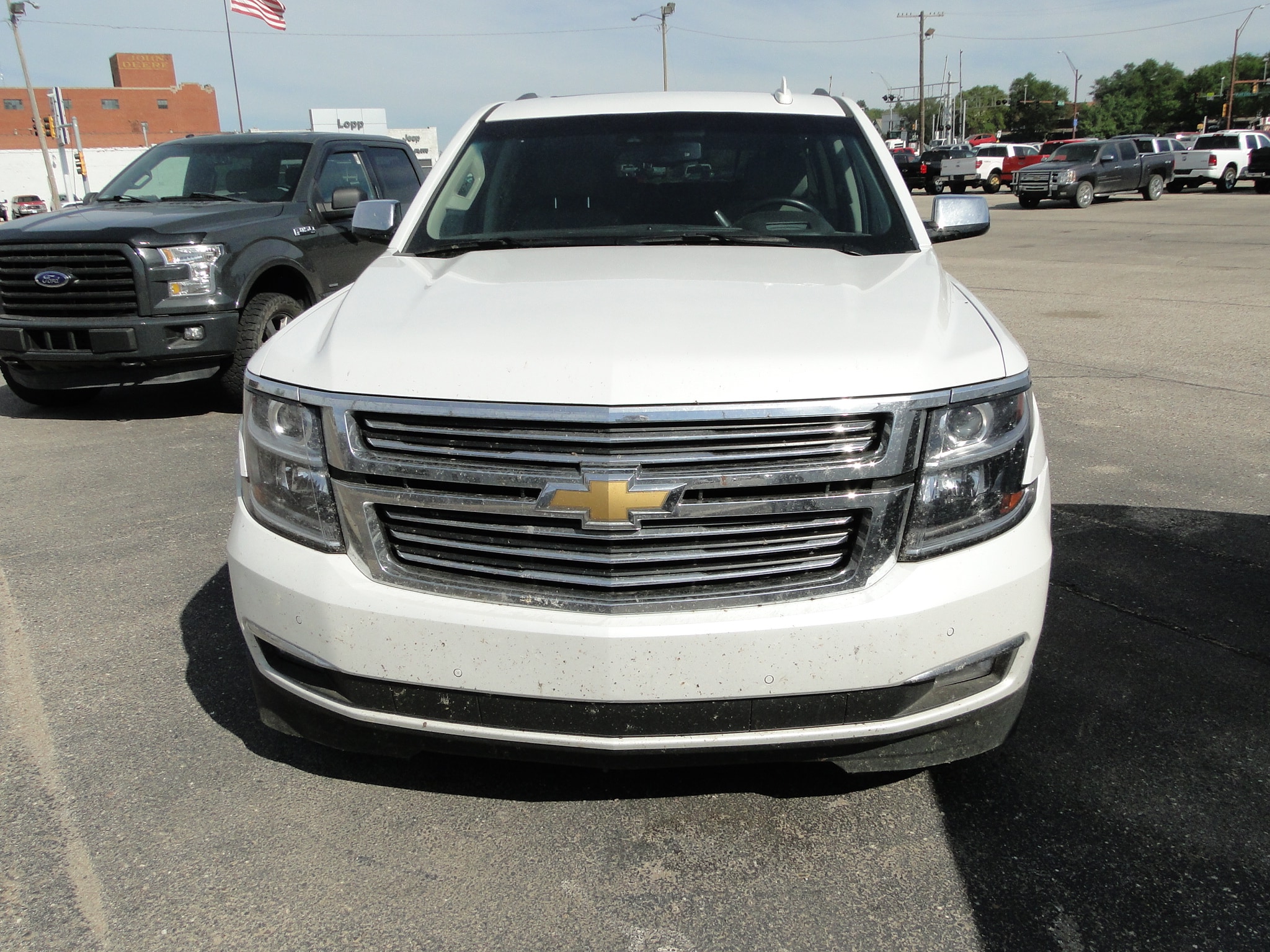 Used 2019 Chevrolet Suburban Premier with VIN 1GNSKJKC6KR355101 for sale in Dodge City, KS