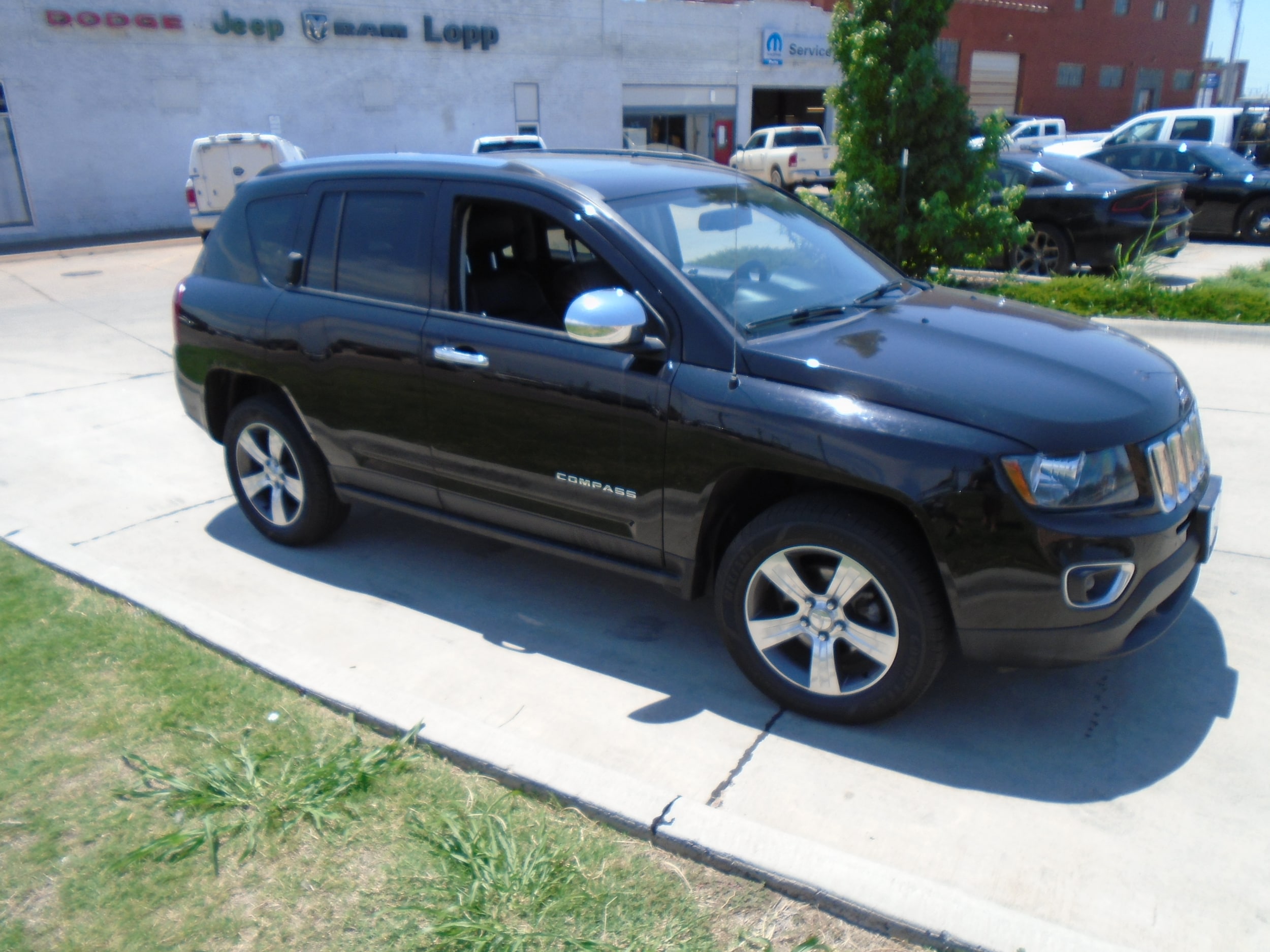 Used 2017 Jeep Compass High Altitude with VIN 1C4NJDEB7HD153399 for sale in Dodge City, KS