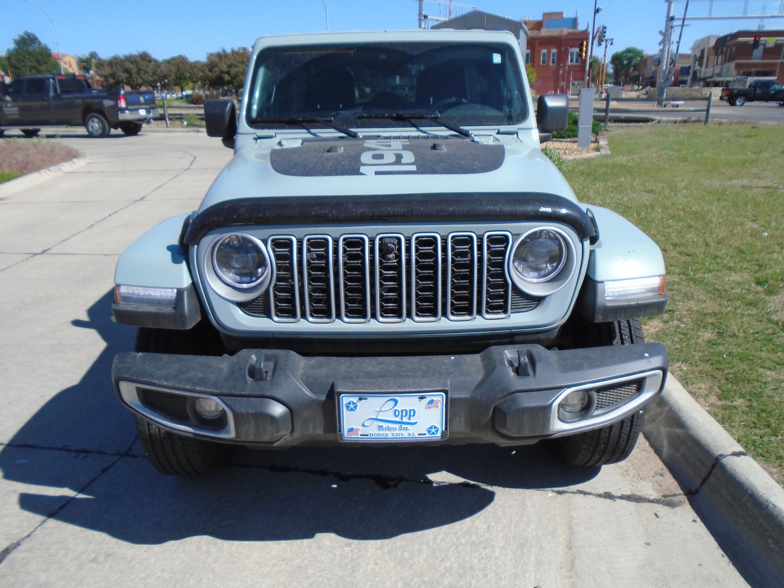 Used 2024 Jeep Wrangler 4-Door Sahara with VIN 1C4PJXEN3RW132821 for sale in Dodge City, KS