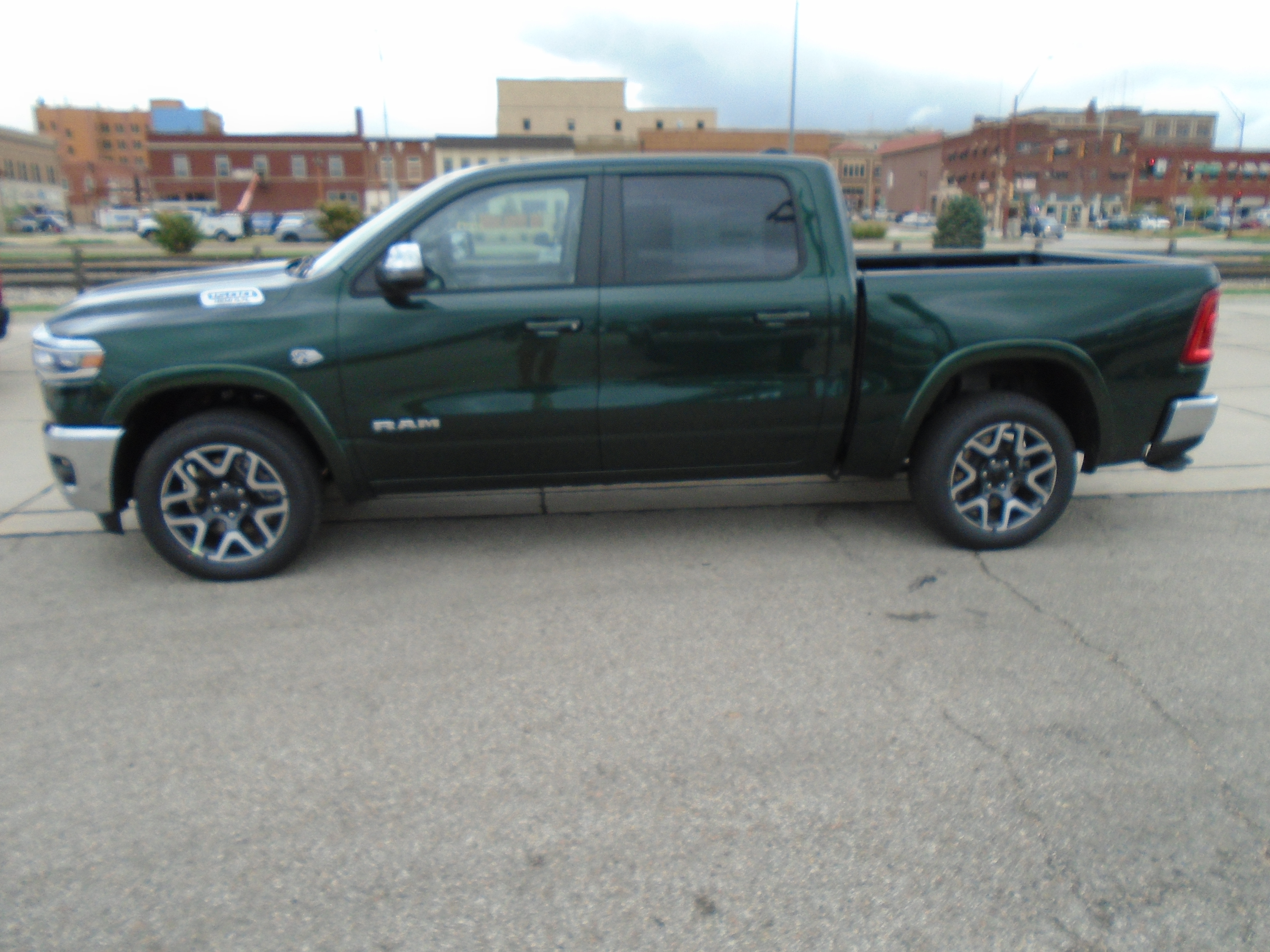 2027 Ram 1500 LARAMIE CREW CAB 4X4 5'7 BOX Pickup