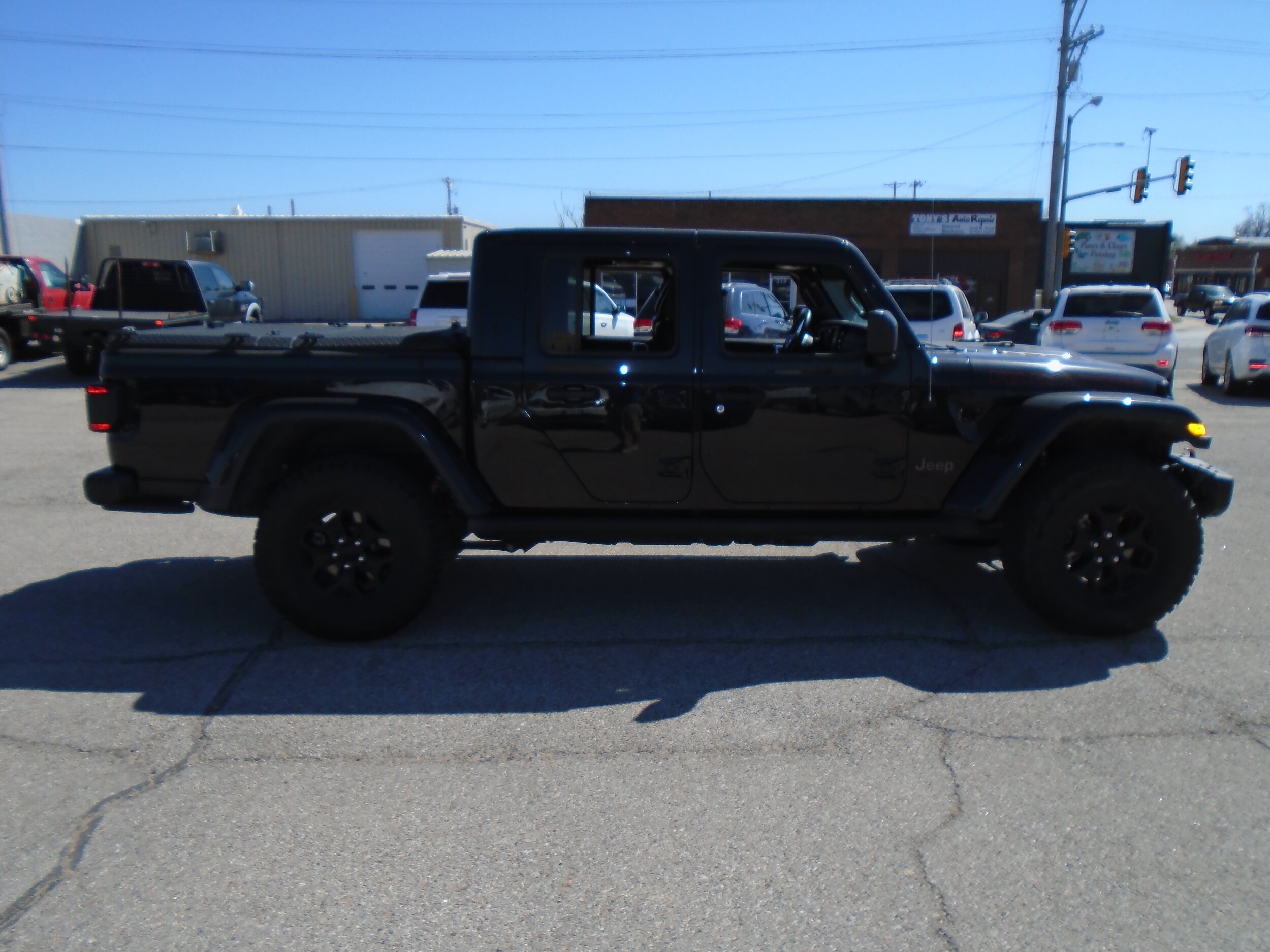 Used 2020 Jeep Gladiator Rubicon with VIN 1C6JJTBG9LL114764 for sale in Dodge City, KS