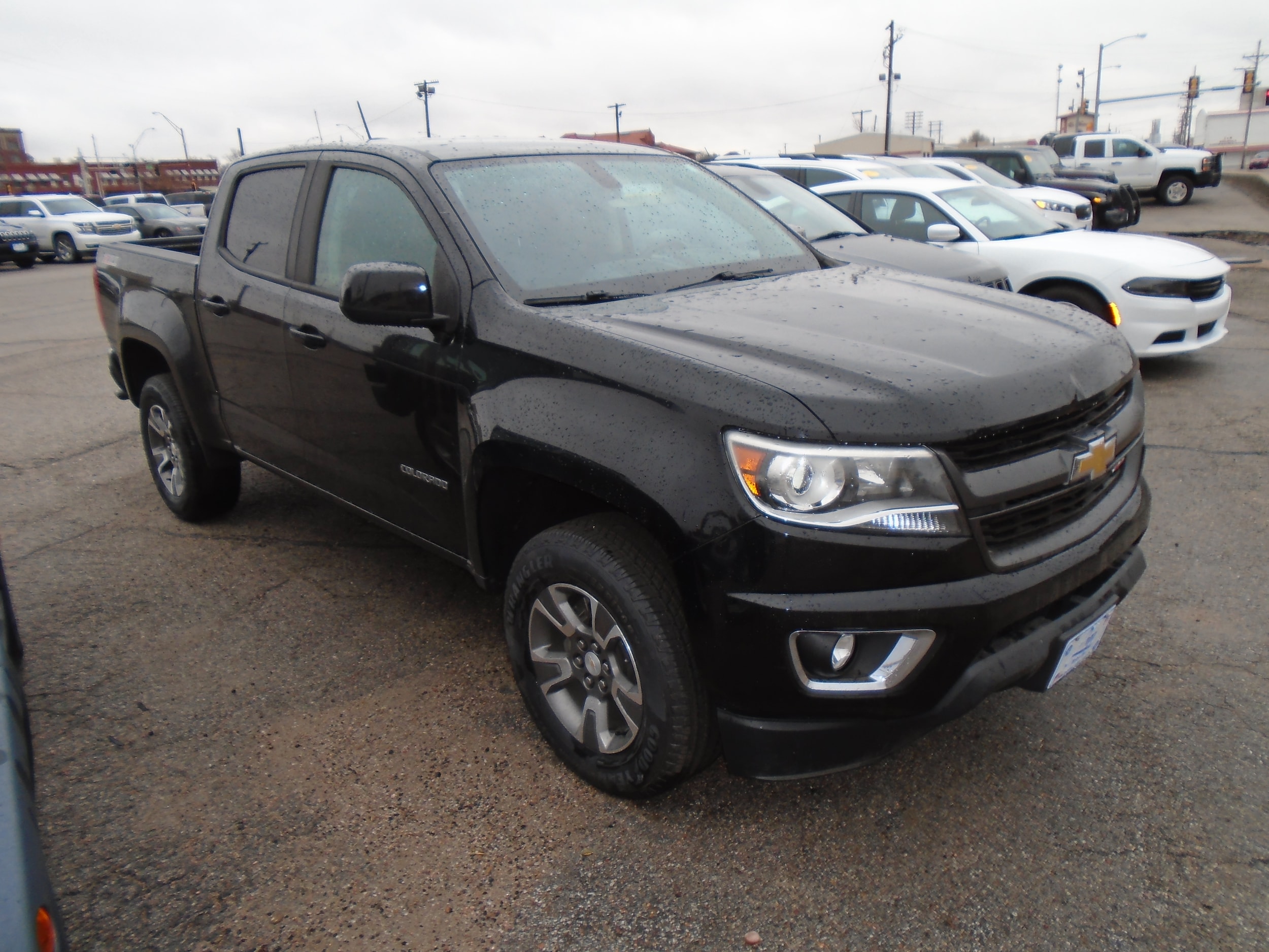 Used 2017 Chevrolet Colorado Z71 with VIN 1GCGTDEN5H1214358 for sale in Dodge City, KS