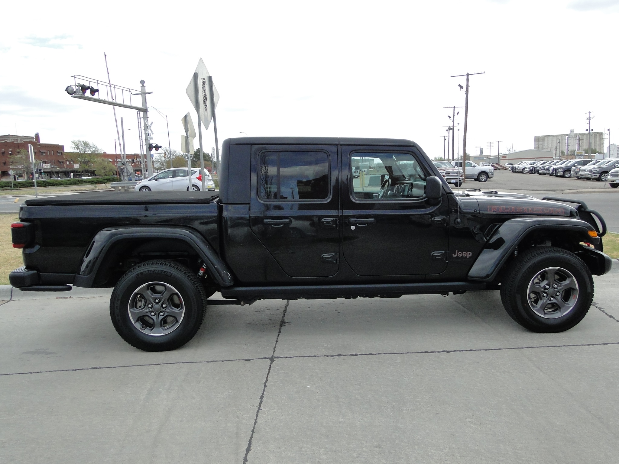 Used 2020 Jeep Gladiator Rubicon with VIN 1C6JJTBG5LL112218 for sale in Dodge City, KS