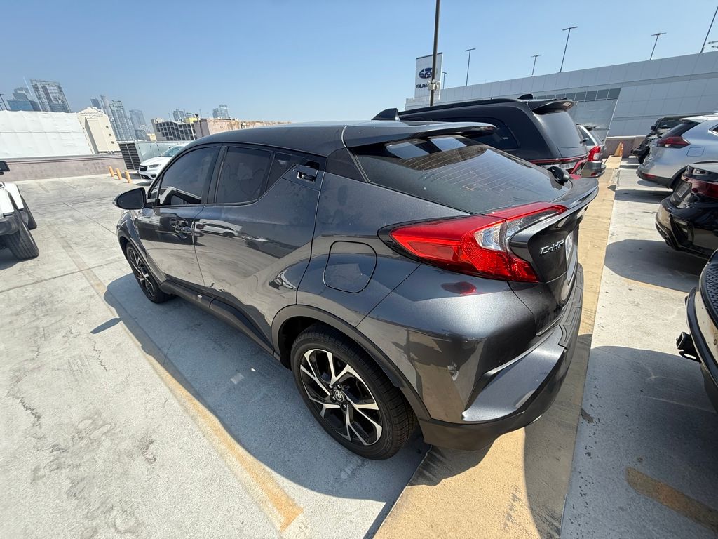 2022 Toyota C-HR XLE photo 4