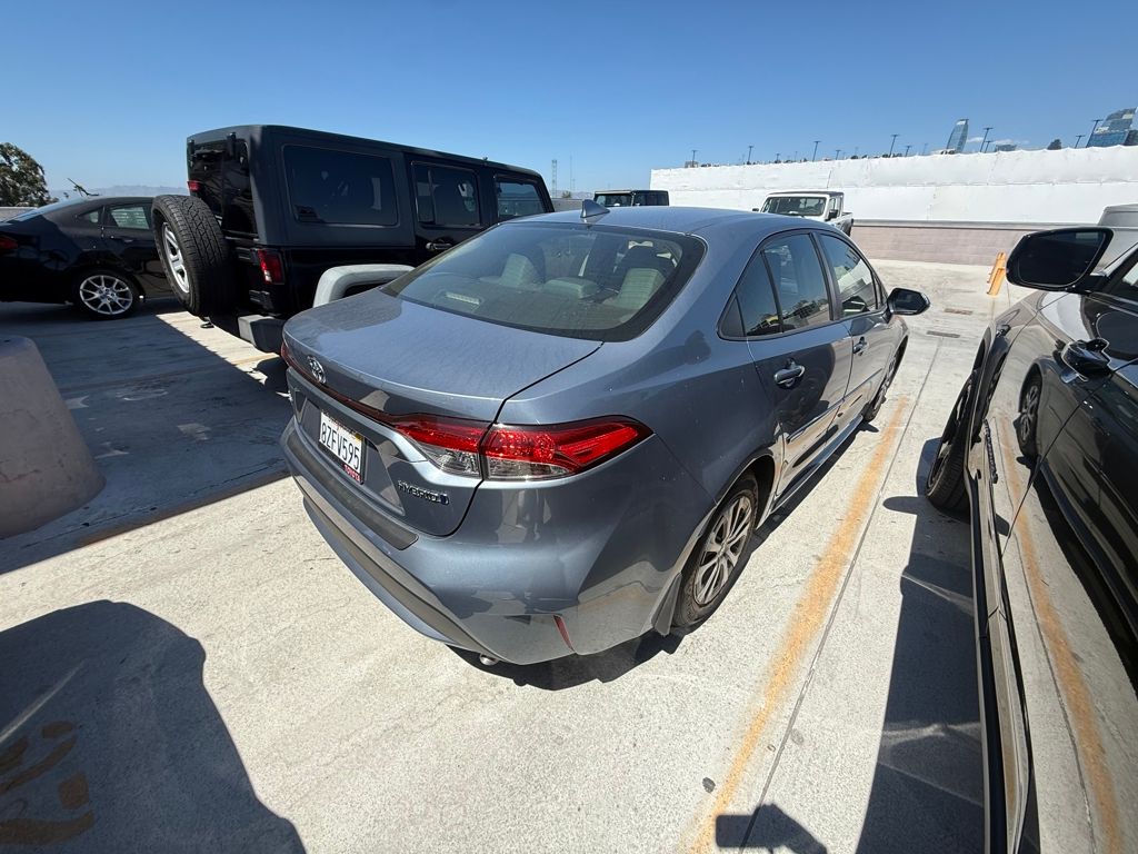 2022 Toyota Corolla Hybrid LE photo 2