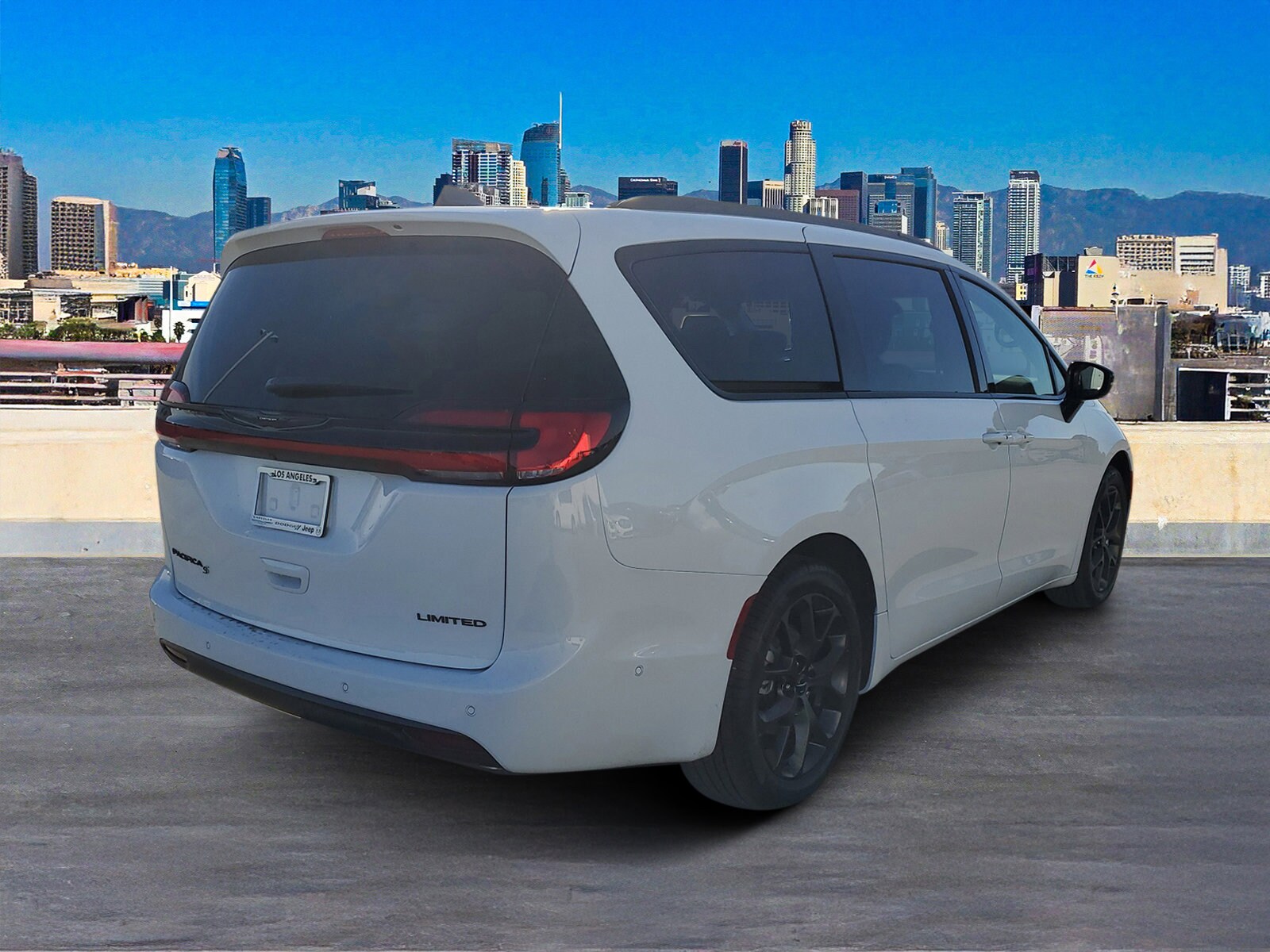 2025 Chrysler Pacifica Limited photo 3